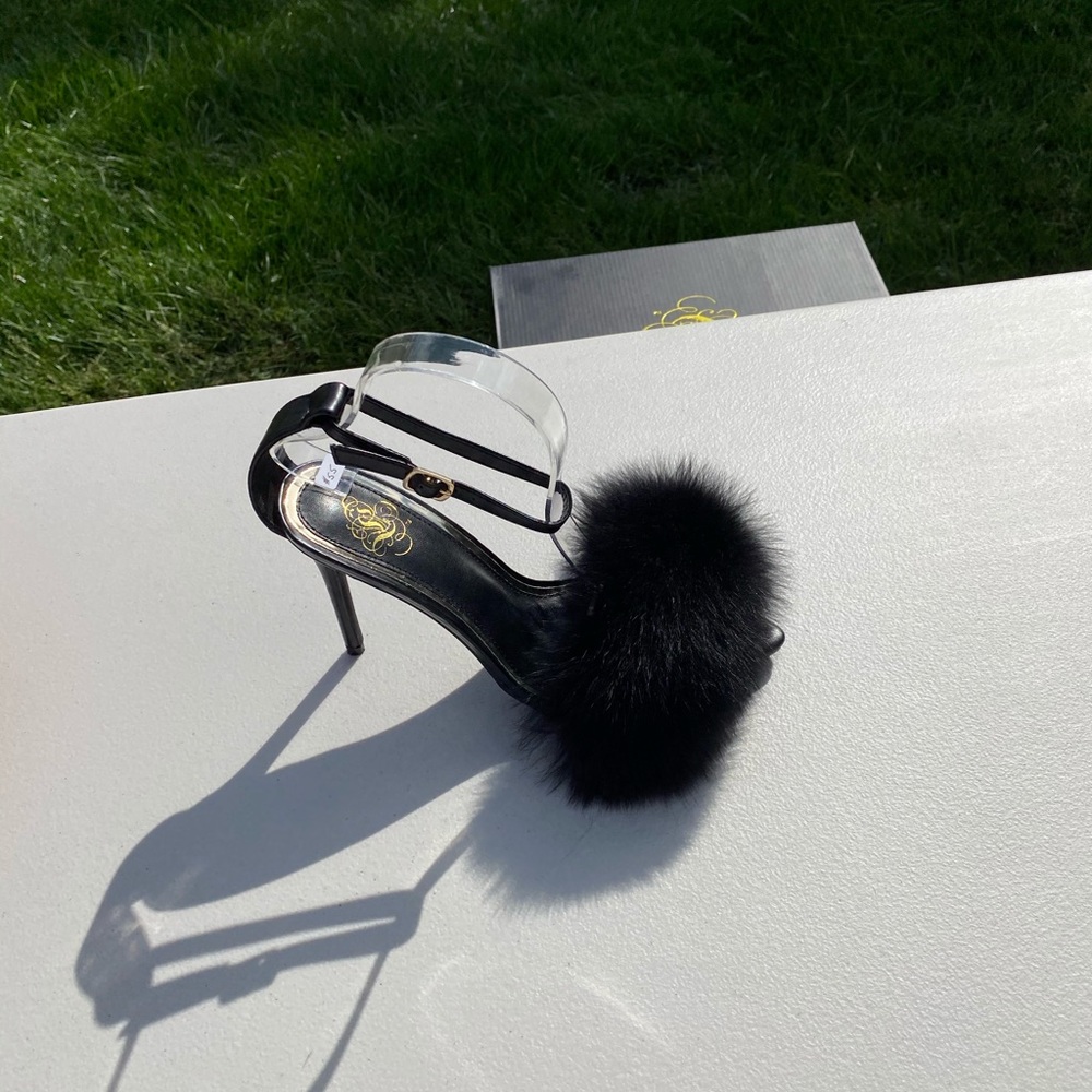 Black fox fur open toe ankle strap heel Size 8.5